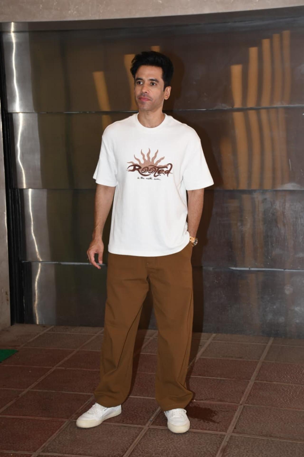 Tusshar Kapoor was seen in a relaxed casual outfit while celebrating his birthday with the paparazzi. Dressed in a white T-shirt paired with brown trousers and white sneakers, the actor happily posed for pictures.